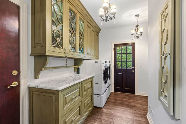 1110 Fox Glen Drive, St. Charles, IL 60174