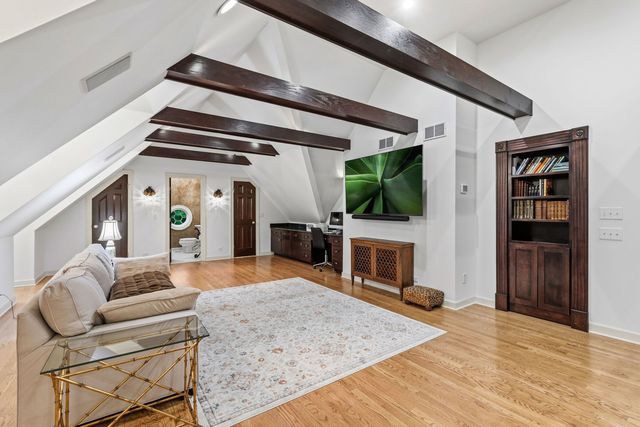 1110 Fox Glen Drive, St. Charles, IL 60174