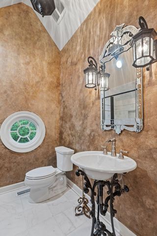 1110 Fox Glen Drive, St. Charles, IL 60174