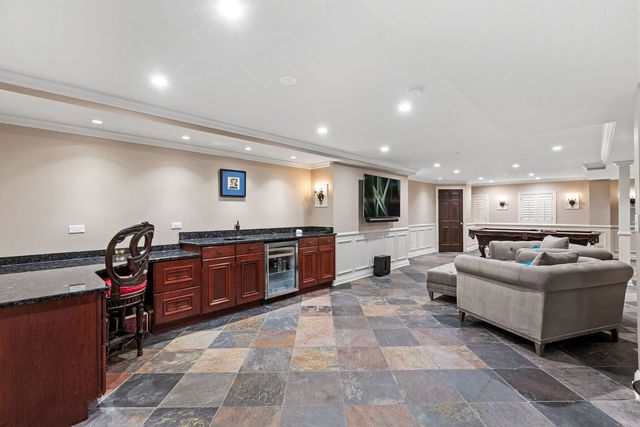 1110 Fox Glen Drive, St. Charles, IL 60174