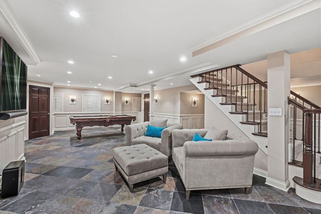 1110 Fox Glen Drive, St. Charles, IL 60174