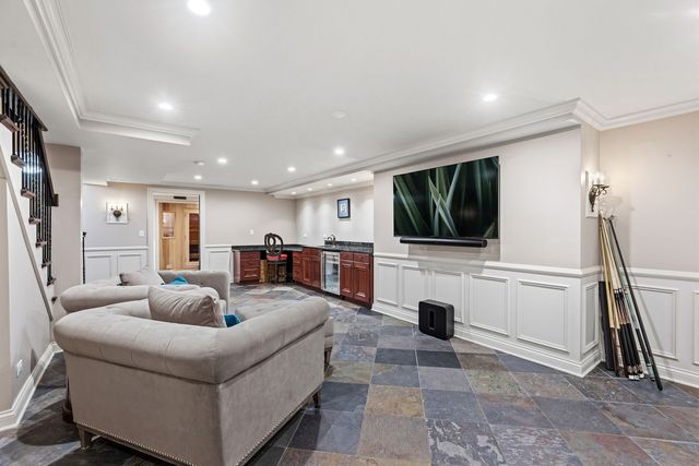 1110 Fox Glen Drive, St. Charles, IL 60174