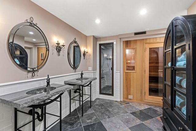 1110 Fox Glen Drive, St. Charles, IL 60174