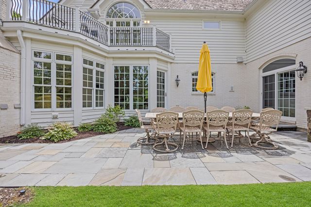 1110 Fox Glen Drive, St. Charles, IL 60174