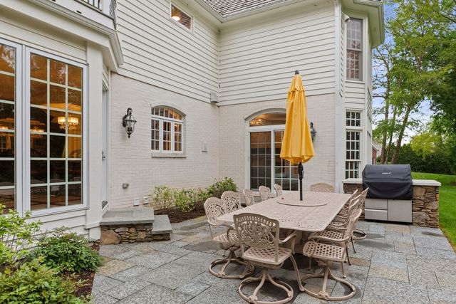 1110 Fox Glen Drive, St. Charles, IL 60174