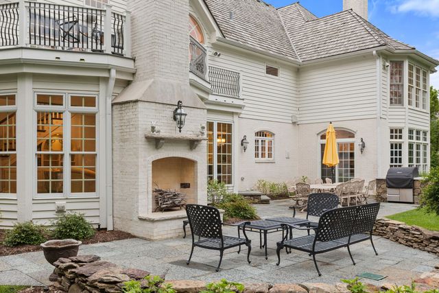 1110 Fox Glen Drive, St. Charles, IL 60174