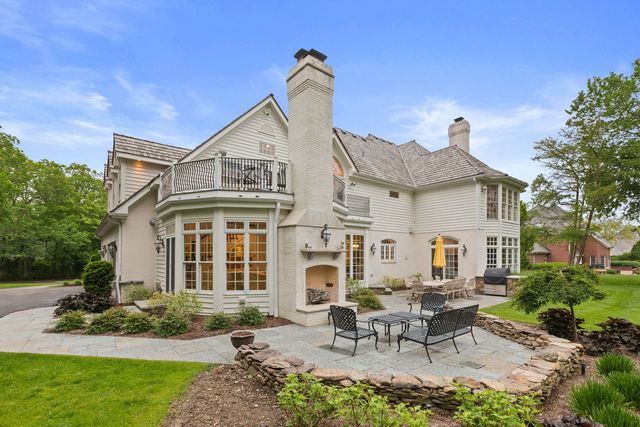 1110 Fox Glen Drive, St. Charles, IL 60174