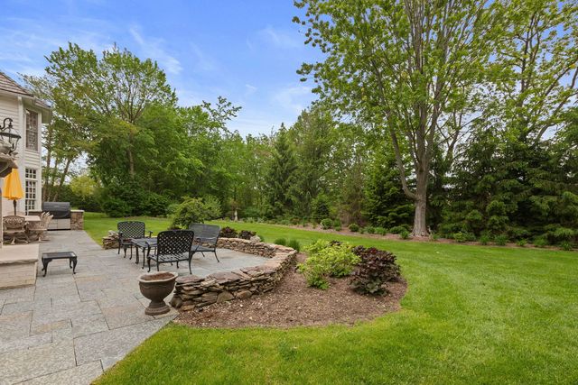 1110 Fox Glen Drive, St. Charles, IL 60174