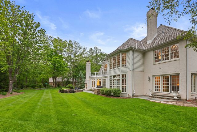 1110 Fox Glen Drive, St. Charles, IL 60174