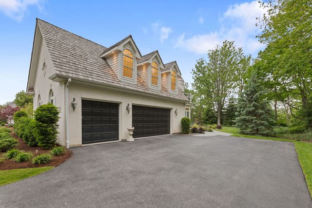 1110 Fox Glen Drive, St. Charles, IL 60174
