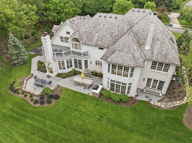 1110 Fox Glen Drive, St. Charles, IL 60174