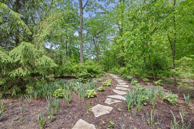 1110 Fox Glen Drive, St. Charles, IL 60174