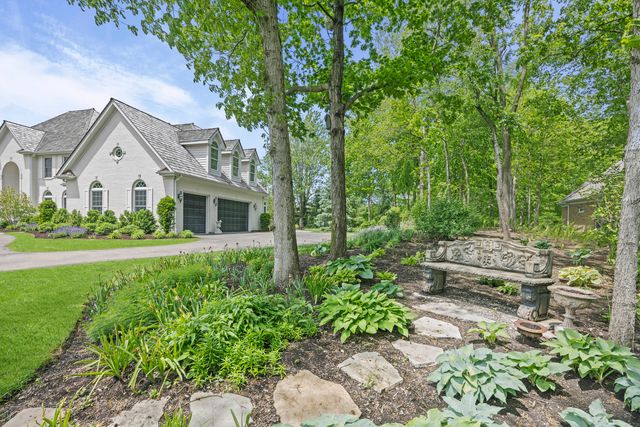 1110 Fox Glen Drive, St. Charles, IL 60174