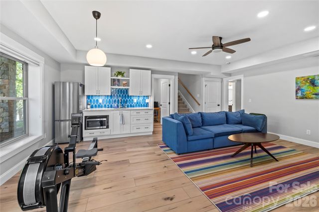 9 Elkmont Drive, Asheville, NC 28804