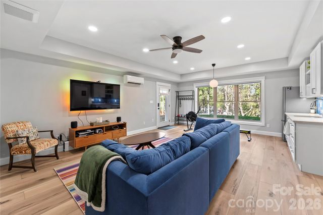 9 Elkmont Drive, Asheville, NC 28804