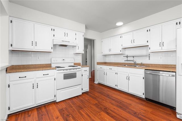 957 Lord Dunmore DR, Virginia Beach, VA 23464