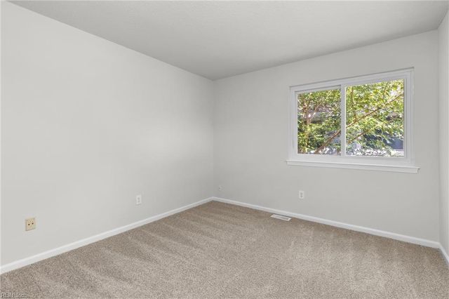 957 Lord Dunmore DR, Virginia Beach, VA 23464