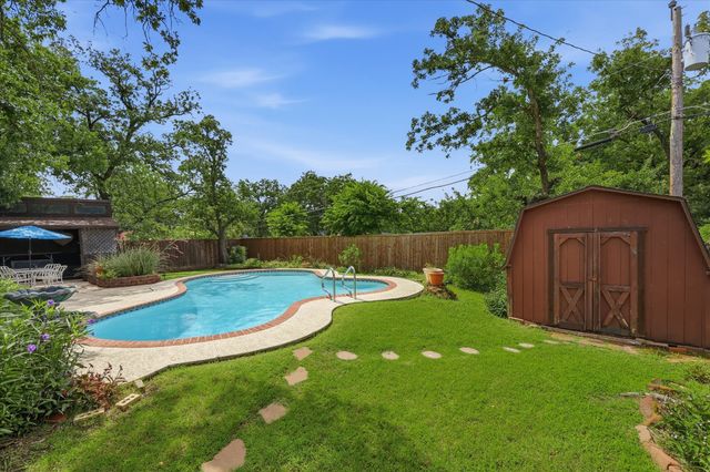 846 Highland Village Road, Highland Village, TX 75077