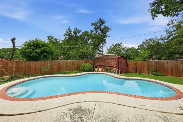 846 Highland Village Road, Highland Village, TX 75077