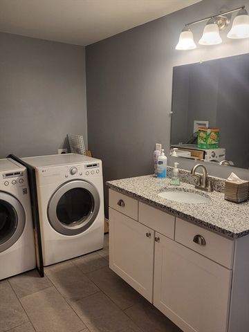 15 Chipaway Rd, Freetown, MA 02717