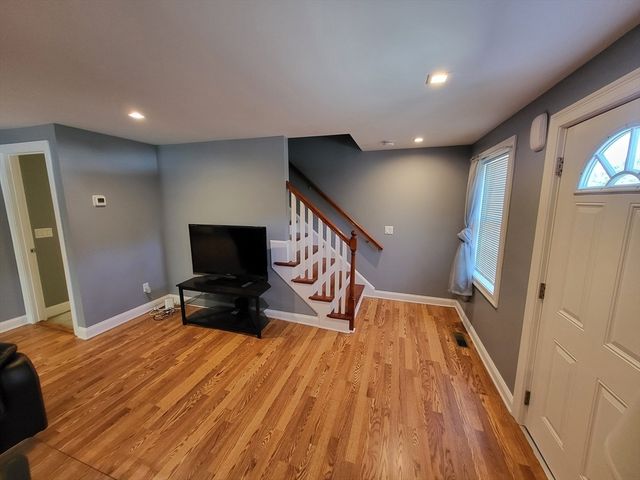 15 Chipaway Rd, Freetown, MA 02717