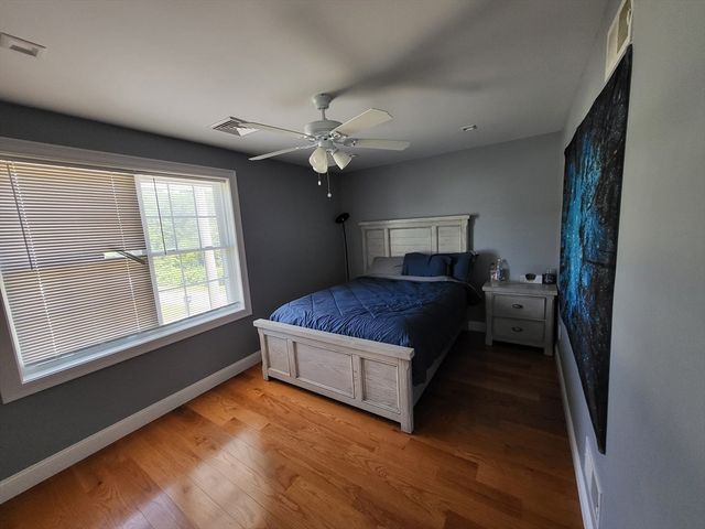 15 Chipaway Rd, Freetown, MA 02717
