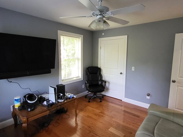 15 Chipaway Rd, Freetown, MA 02717