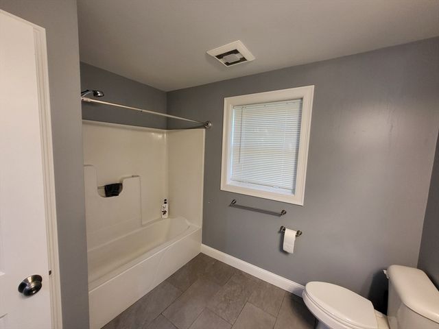 15 Chipaway Rd, Freetown, MA 02717