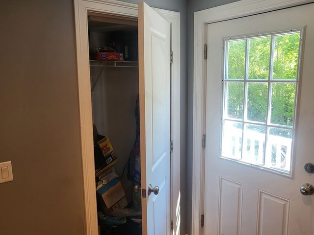 15 Chipaway Rd, Freetown, MA 02717