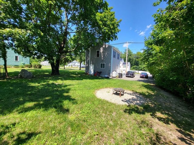 15 Chipaway Rd, Freetown, MA 02717