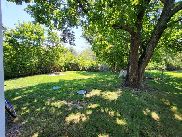 15 Chipaway Rd, Freetown, MA 02717