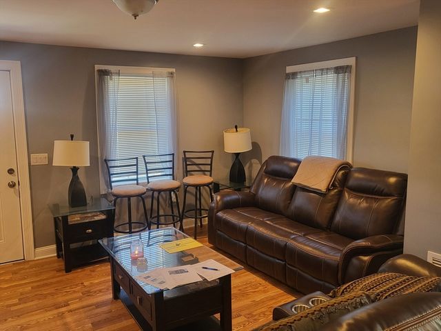 15 Chipaway Rd, Freetown, MA 02717
