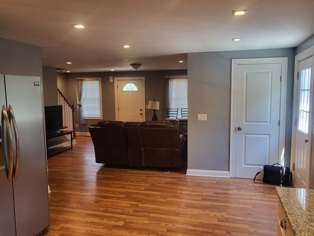 15 Chipaway Rd, Freetown, MA 02717