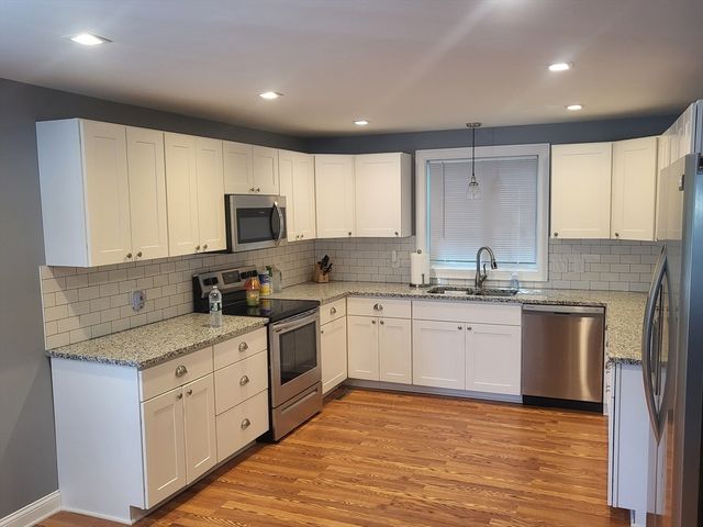 15 Chipaway Rd, Freetown, MA 02717