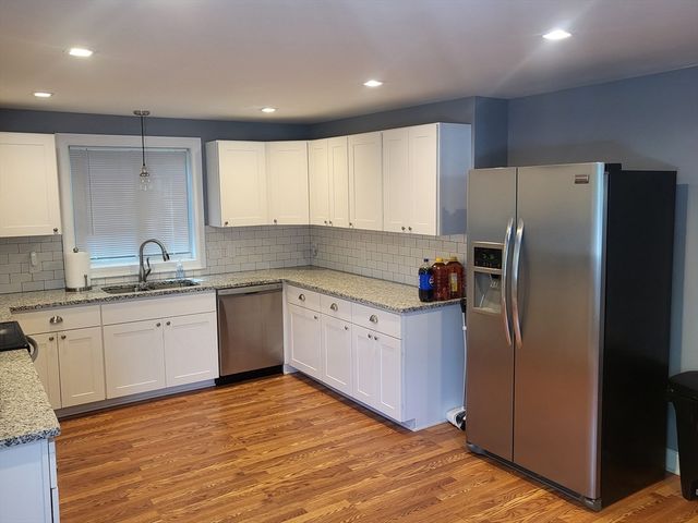 15 Chipaway Rd, Freetown, MA 02717