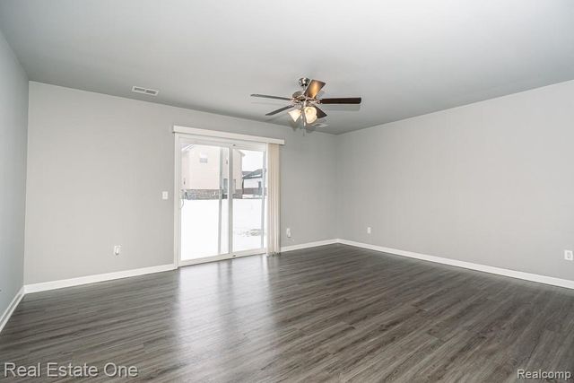 2249 Legacy Drive, Burton, MI 48519