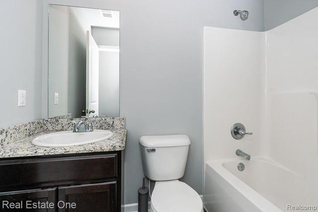 2249 Legacy Drive, Burton, MI 48519