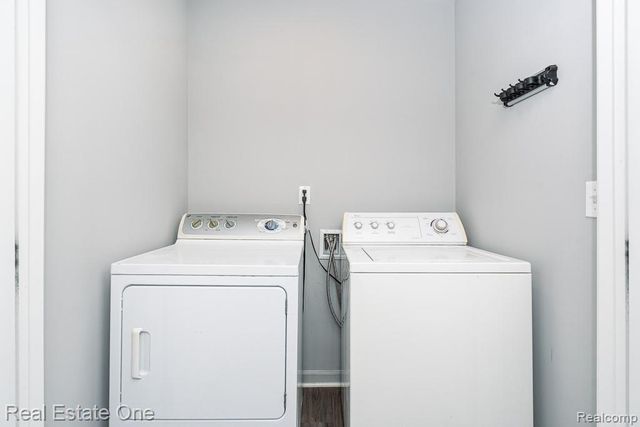 2249 Legacy Drive, Burton, MI 48519