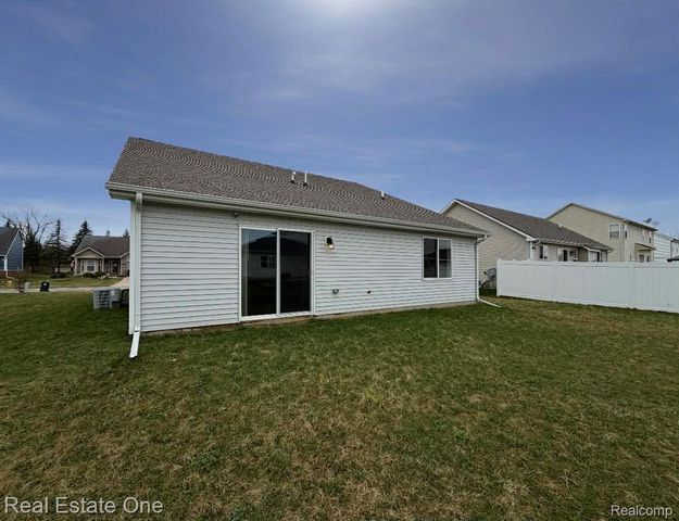 2249 Legacy Drive, Burton, MI 48519