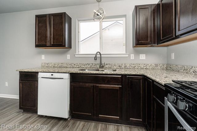 2249 Legacy Drive, Burton, MI 48519