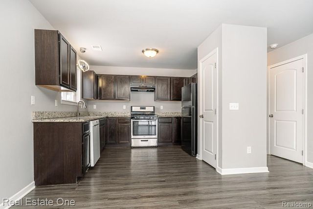 2249 Legacy Drive, Burton, MI 48519