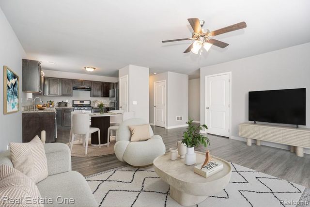 2249 Legacy Drive, Burton, MI 48519