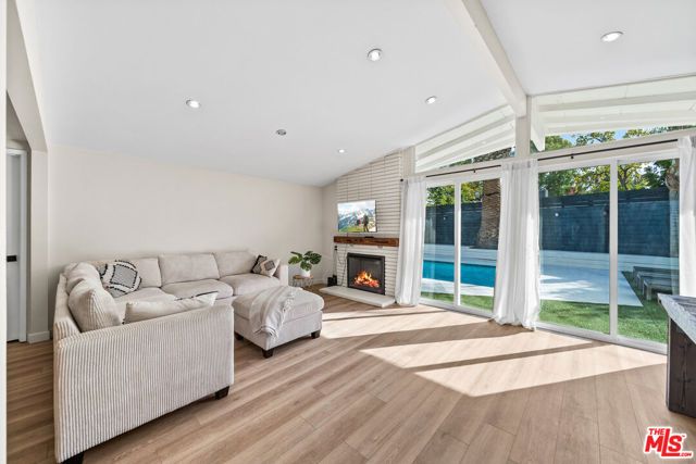 20308 Mobile Street, Winnetka (los Angeles), CA 91306