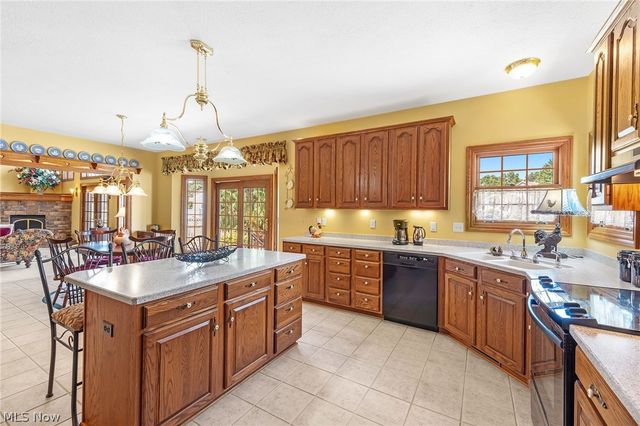 1575 Cornerstone Street SW, Hartville, OH 44632