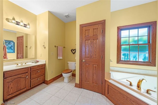 1575 Cornerstone Street SW, Hartville, OH 44632