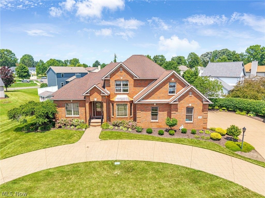 1575 Cornerstone Street SW, Hartville, OH 44632