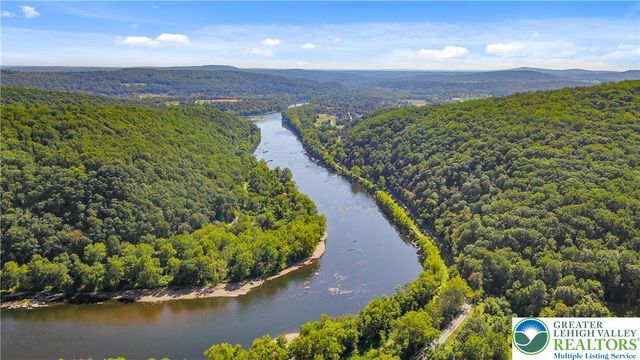 93 Coffeetown Road, Williams Twp, PA 18042