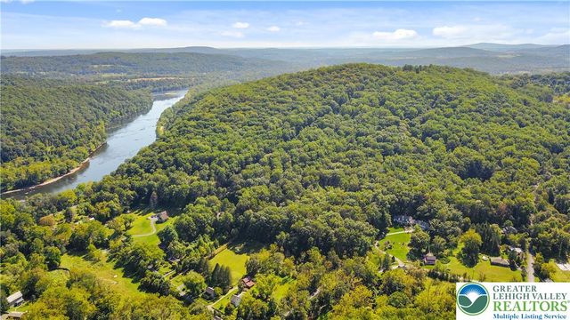 93 Coffeetown Road, Williams Twp, PA 18042