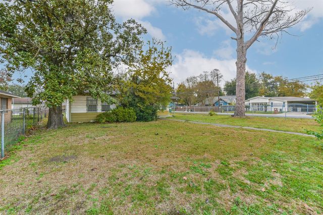 617 Harkness Street, Houston, TX 77076