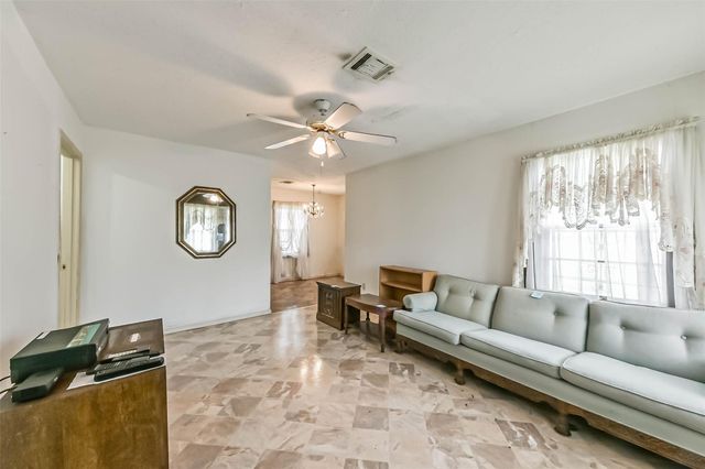 617 Harkness Street, Houston, TX 77076